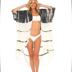 Tie Dye Open Front Kimono with Three-Quarter Sleeves
Grey/white size Medium